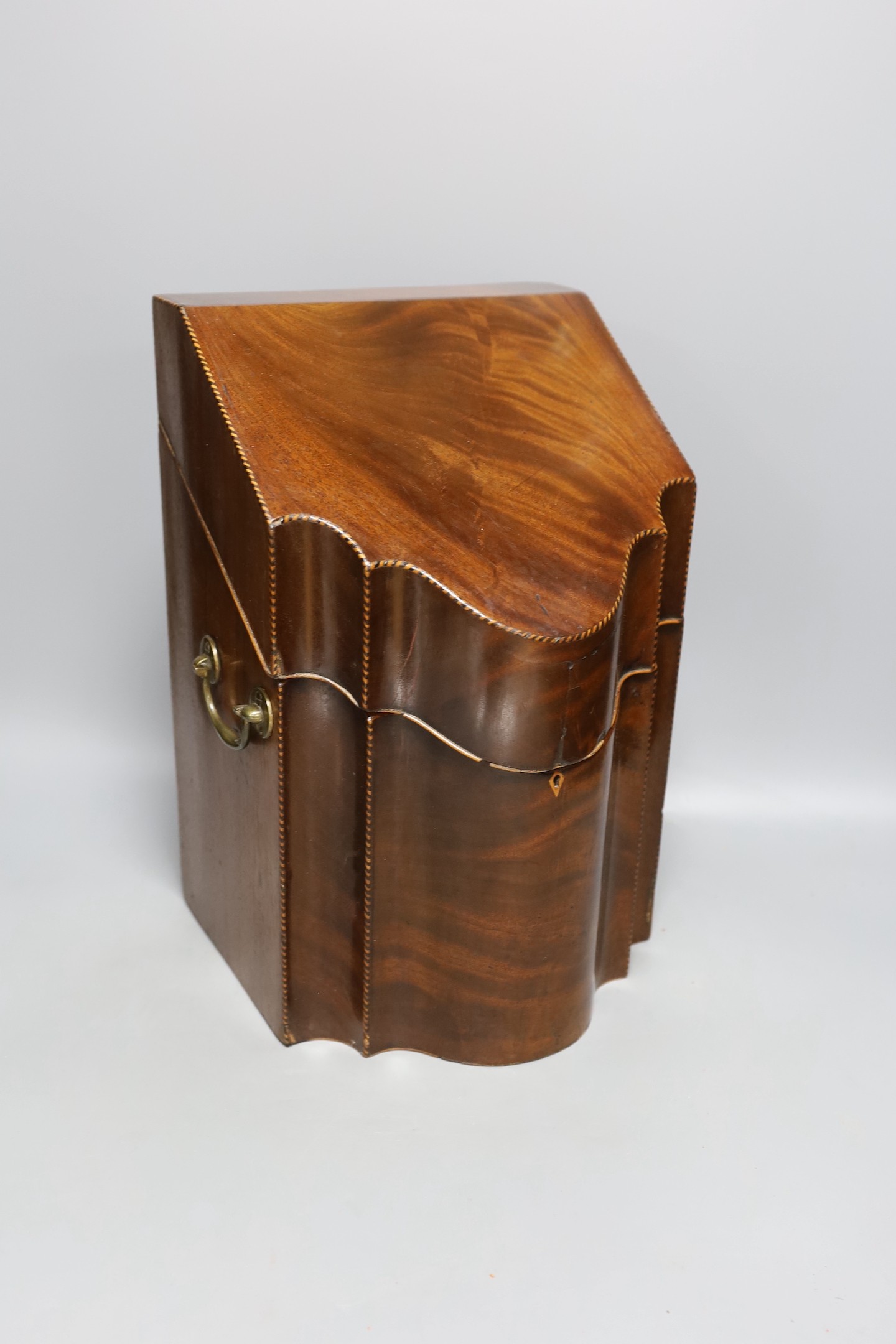 A George III mahogany knife box, original interior fittings loose. 36cm